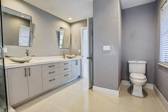 Building Photo - 8201 SW 57th St