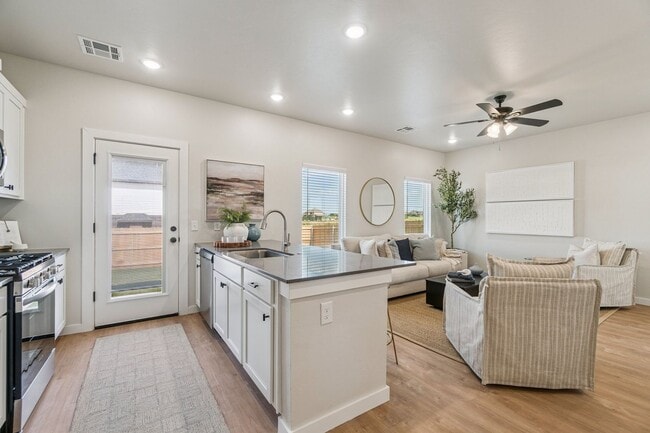 Building Photo - **New tenant incentive! Receive ($1200 CREDIT) applied to 2nd month's rent! Don’t miss your chanc...