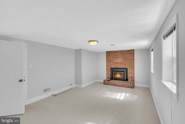 Building Photo - 3548 N Valley St