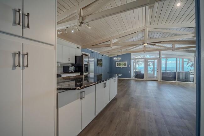 Building Photo - Scenic Lakeview Rental located on Boatman'...