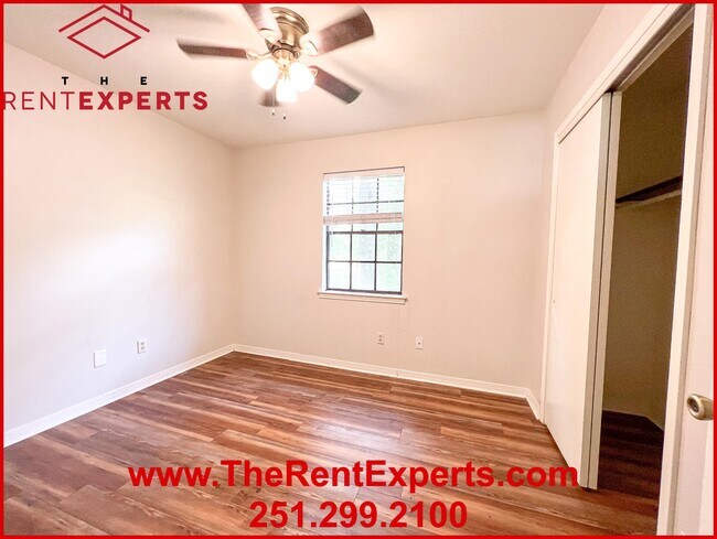 Building Photo - 2086 Mesa Dr