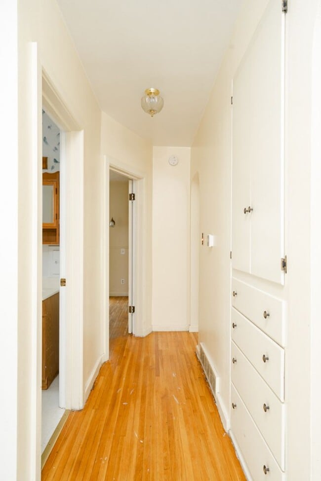 Building Photo - 1927 Olive St