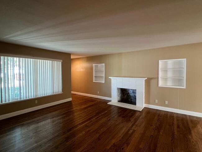 Building Photo - BEAUTIFUL 4 BED CARMICHAEL HOME WITH POOL!!