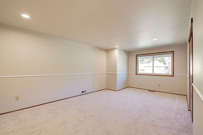 Building Photo - 4Bd/2.5Ba Renton House