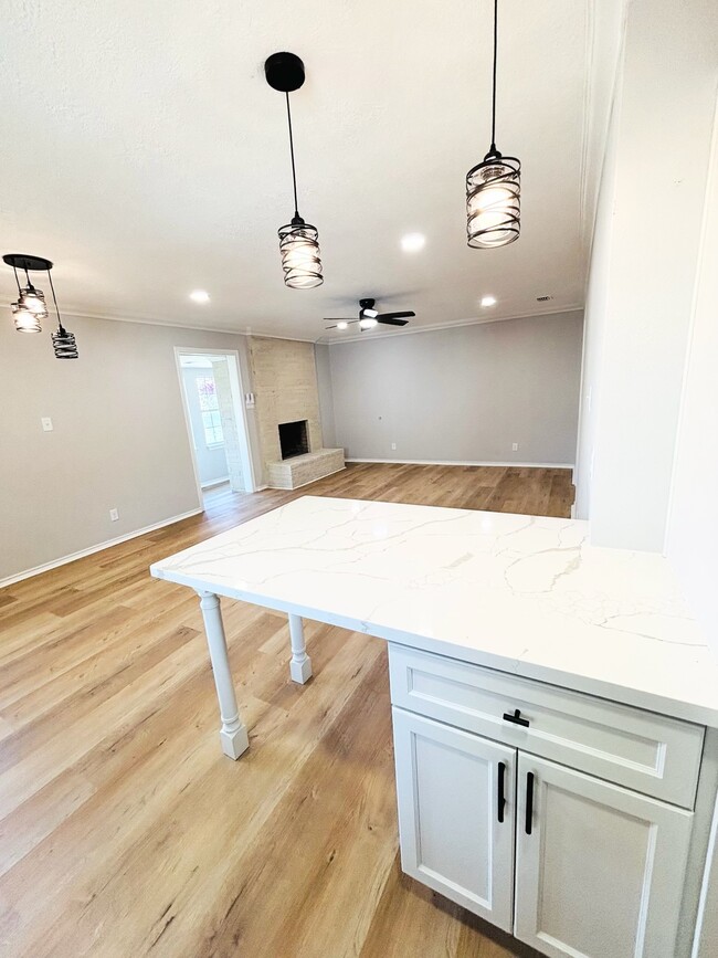 Building Photo - 1803 S Park St