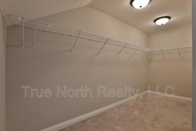 Building Photo - 1412 Leesland Dr