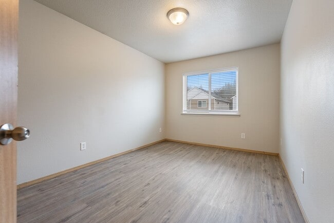 Building Photo - Beautiful 4bed/2.5bath home