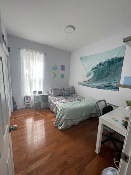 Bed room - 86 9th St