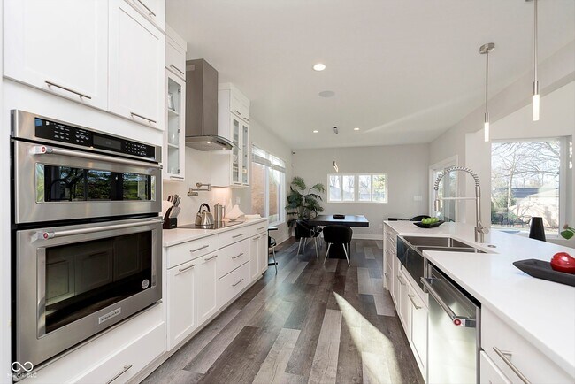 Building Photo - 429 W 86th St