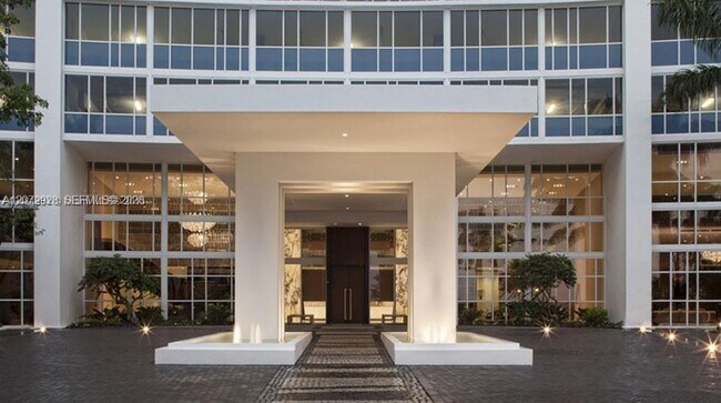 Building Photo - 2020 N Bayshore Dr
