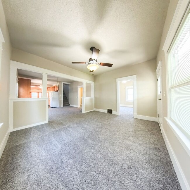 Building Photo - Newly updated 5 bedroom 2 bathroom home