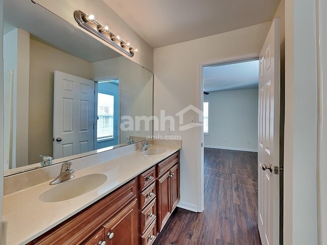 Building Photo - 2321 King Malcolm Ln