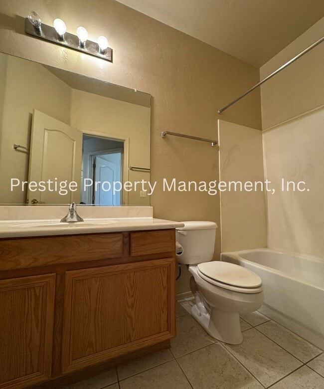 Building Photo - Super Cute 2Bd/2Ba Green Valley Home!!