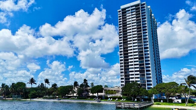 Building Photo - 5600 N Flagler Dr