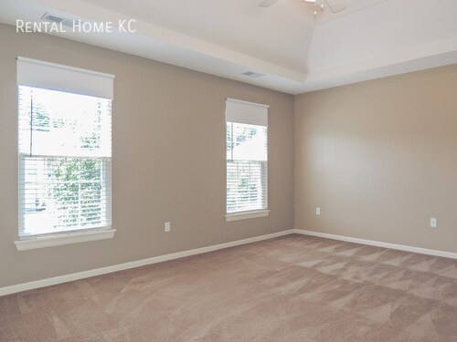 Building Photo - Open and Light 2-story w/fin bsmt and fenc...