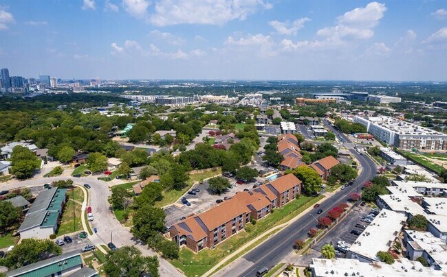 Building Photo - 1840 Burton Dr