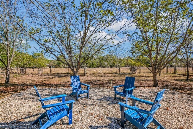 Building Photo - 302 Valley Dr