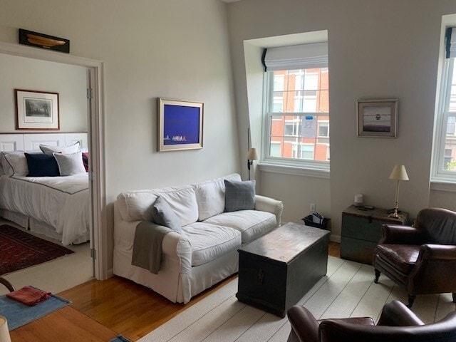 Building Photo - 341 Beacon St