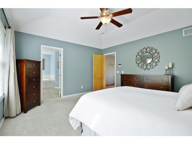 Building Photo - 8069 Enclave Bay