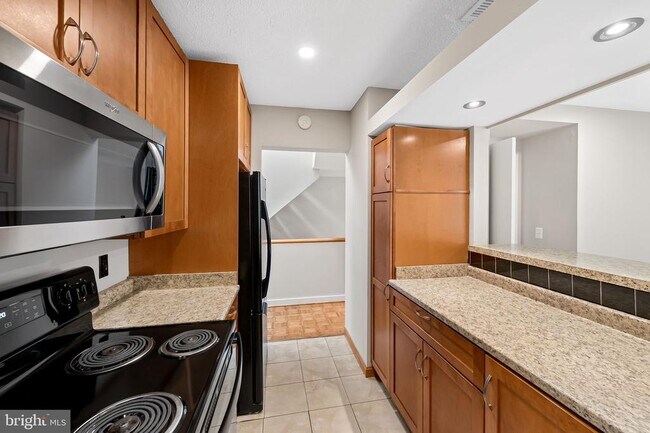 Building Photo - 2302 Wineberry Terrace