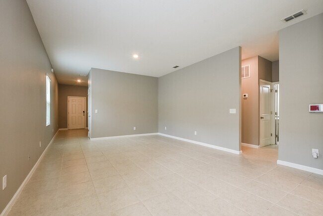 Building Photo - Lovely 3 Bedroom Home in Island Walk
