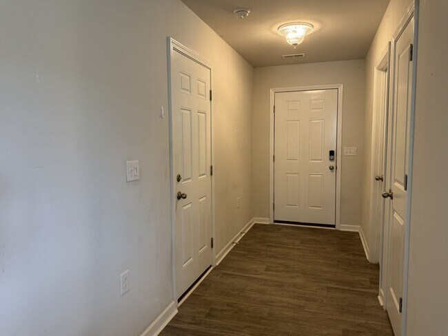 Building Photo - 102 Jessica Ct