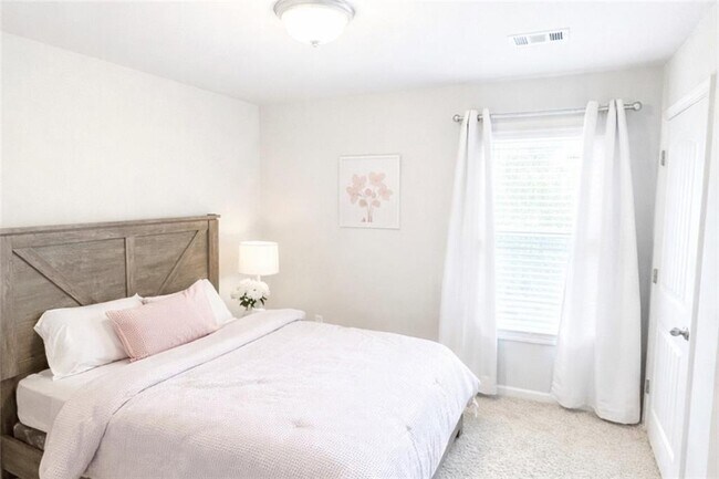 Building Photo - 182 Woodhouse Cir