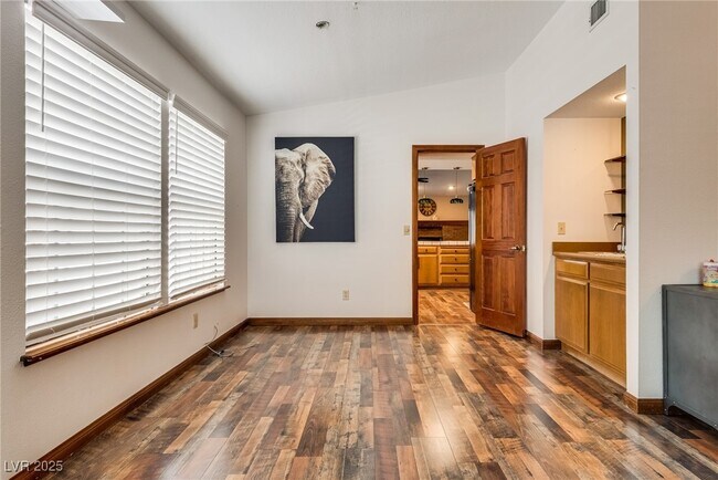 Building Photo - 5242 Dickens Dr