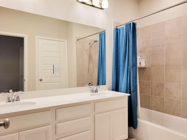 Building Photo - 1510 Lakeline Oak Dr