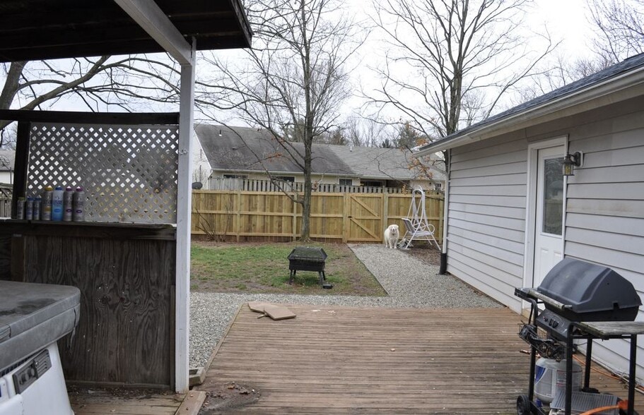 Backyard w/ hot tub - 760 Sugarland Run Drive