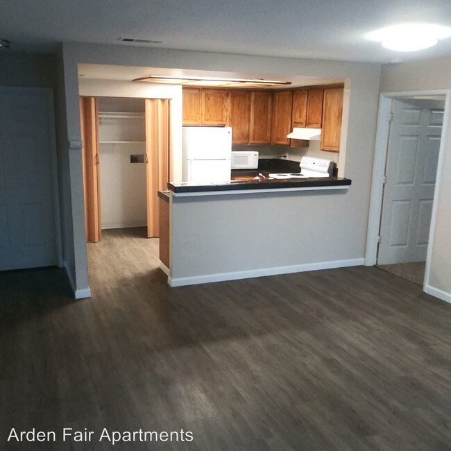 Building Photo - 2228 Royale Rd