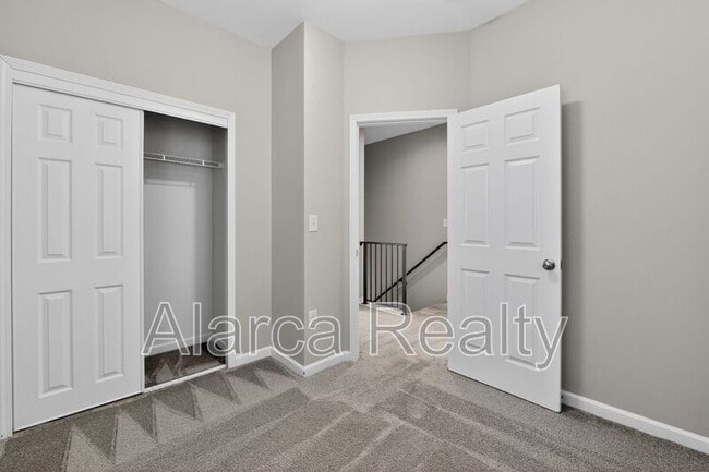 Building Photo - 425 Centerfield Dr