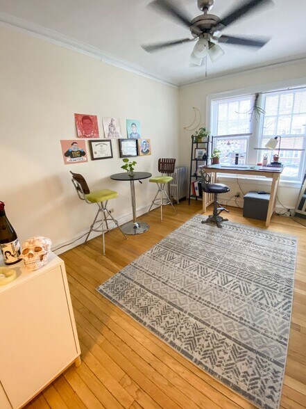 Building Photo - 1605 W Sunnyside Ave