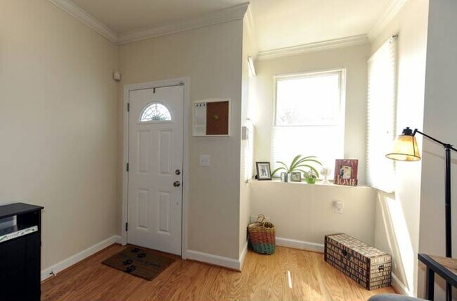 Building Photo - 1012 7th St SE