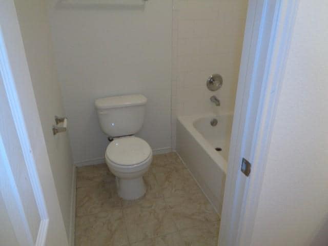 Building Photo - 15010 Sugarhollow Dr
