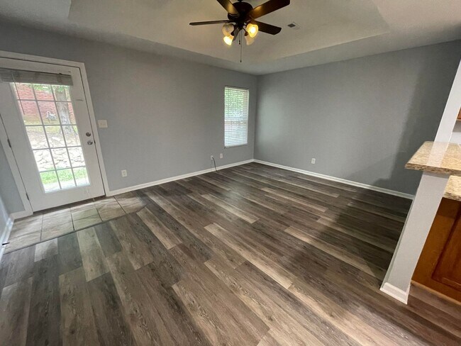 Building Photo - 213 Timbercreek Way
