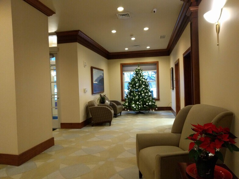 Building Photo - 360 W Washington Ave