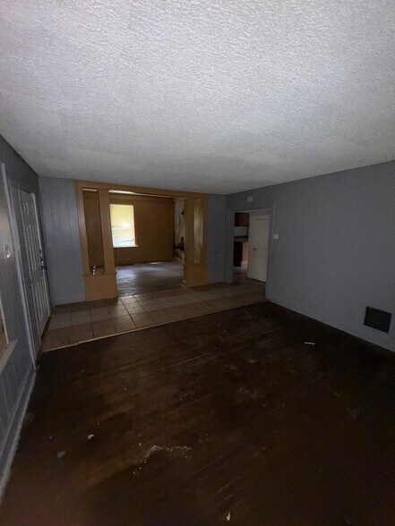Building Photo - 8116 Pelham Ave