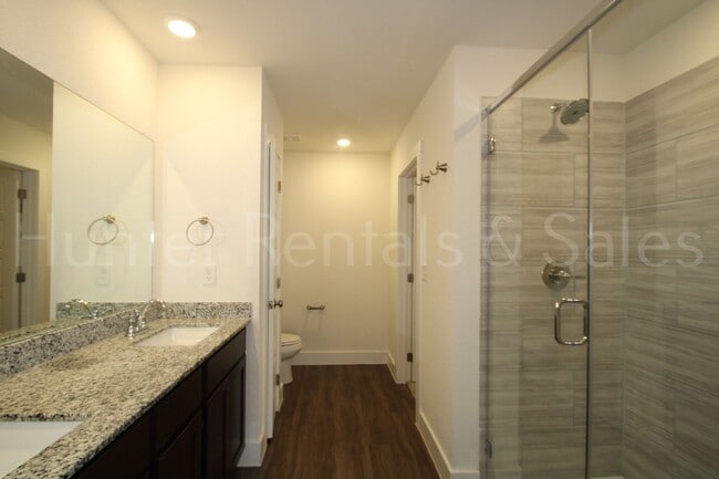 Building Photo - Newer Modern Cove 4 Bedroom