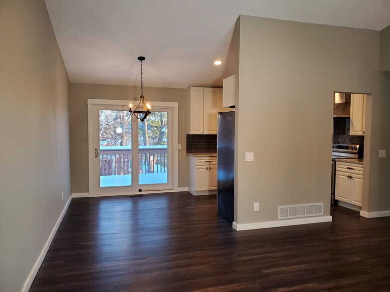 Great dining room space with sliding glass door to deck. - 2525 Cedar Hills Drive