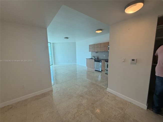 Building Photo - 350 S Miami Ave