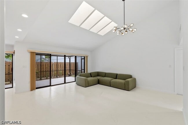 Building Photo - 879 Meadowland Dr