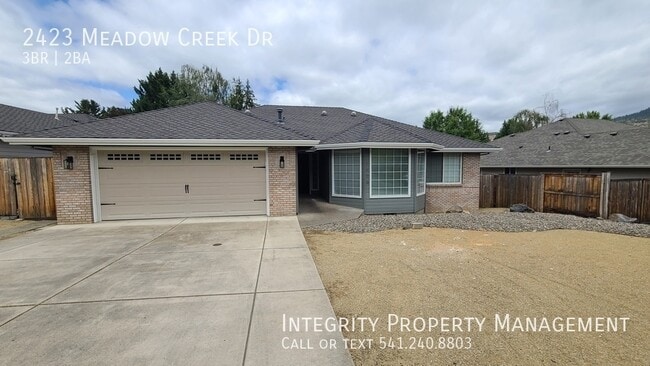 Building Photo - 2423 Meadow Creek Dr