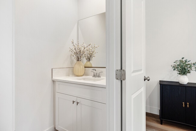 Building Photo - 1074 S Underwood Pl