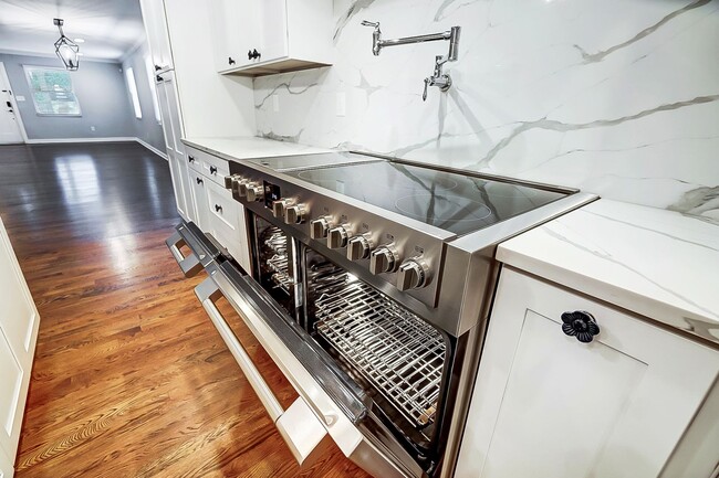 Building Photo - (Coming Soon) Beautiful Remodeled  Home in Historic Wilmore.