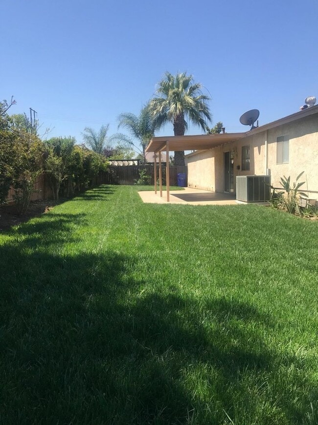 Building Photo - Grand Terrace Family Home