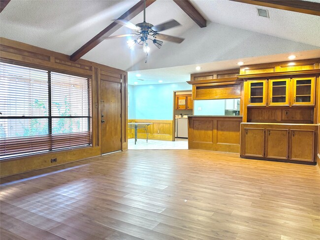 Building Photo - 9002 Sabastian Dr