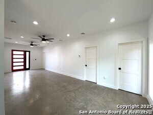 Building Photo - 2615 S Flores St