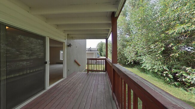 Building Photo - 2Bed 1Bath with Carport! Walk to MSU