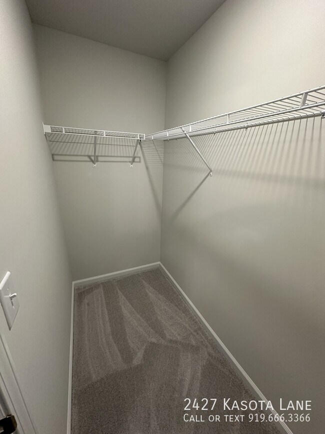 Building Photo - 2427 Kasota Ln